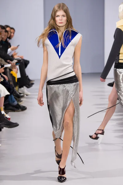 Look 32